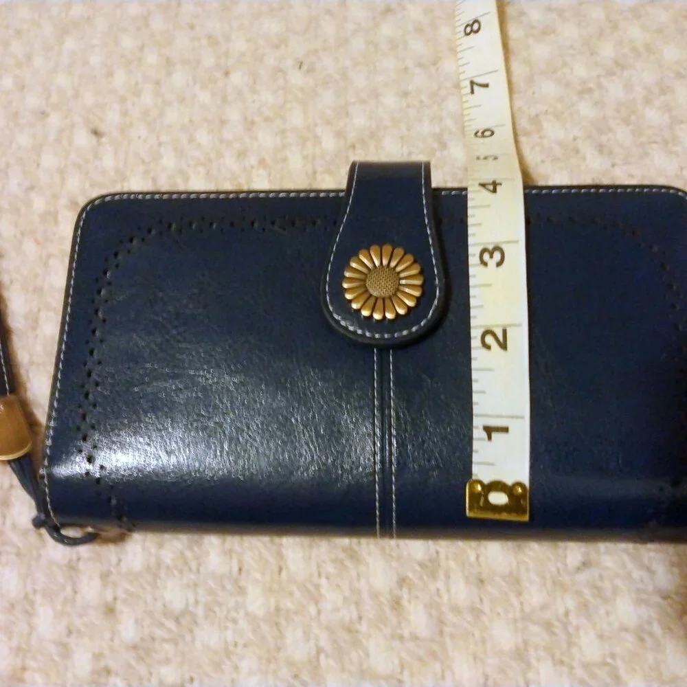Sendefn Bi-Fold Wallet Quiet Luxury Minimalist Classic Modern Capsule Wardrobe